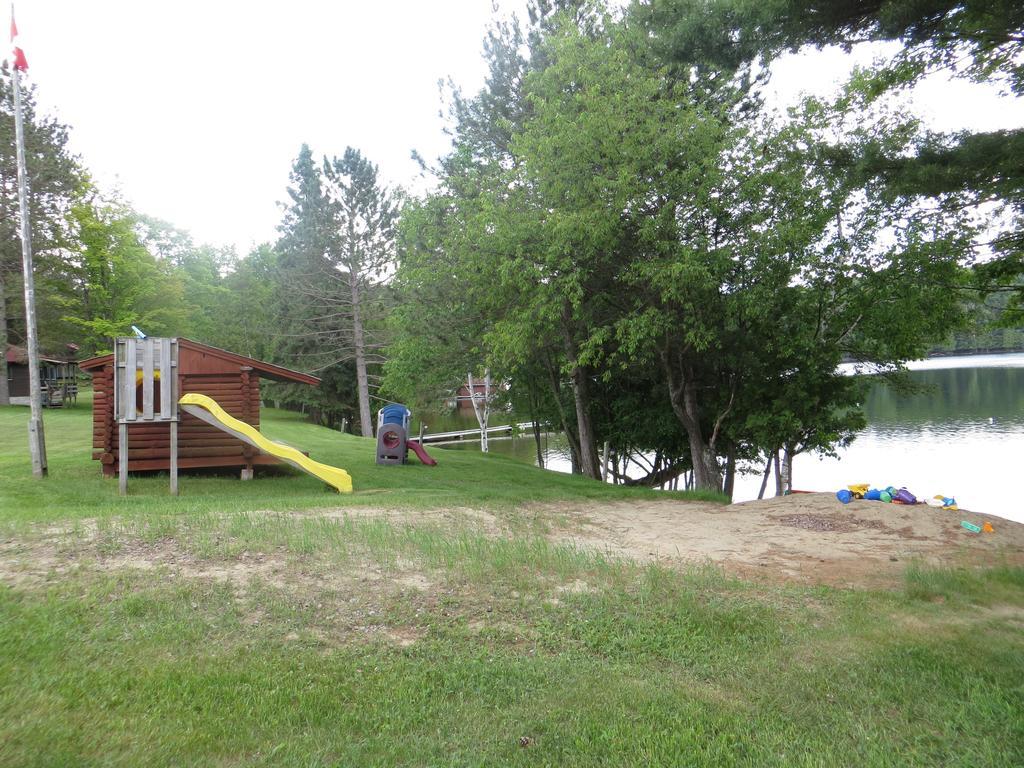 Bondi Village Cottage Resort Lake of Bays 외부 사진