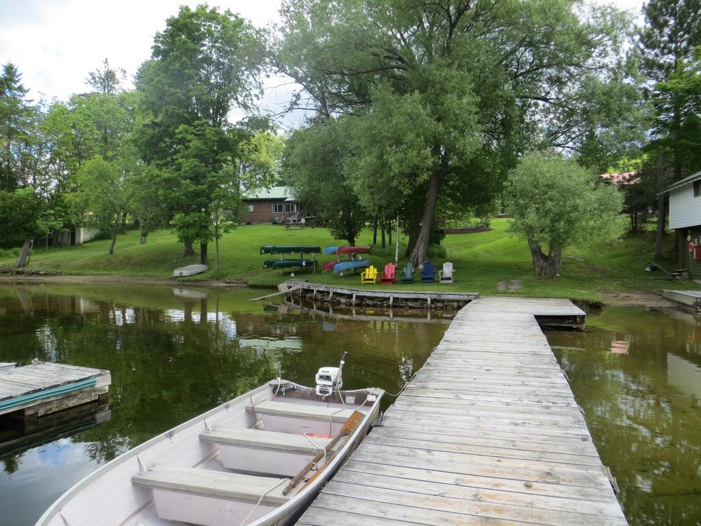 Bondi Village Cottage Resort Lake of Bays 외부 사진