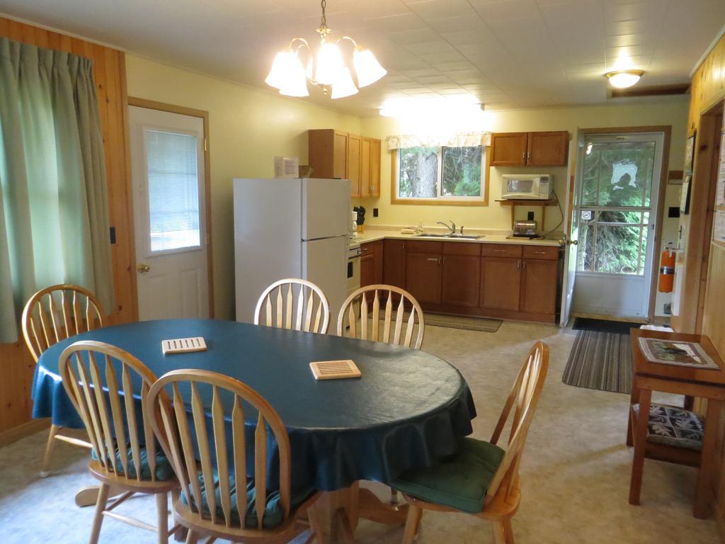 Bondi Village Cottage Resort Lake of Bays 외부 사진